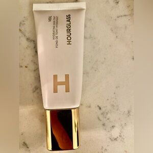 Hourglass Veil hydrating skin tint. #3